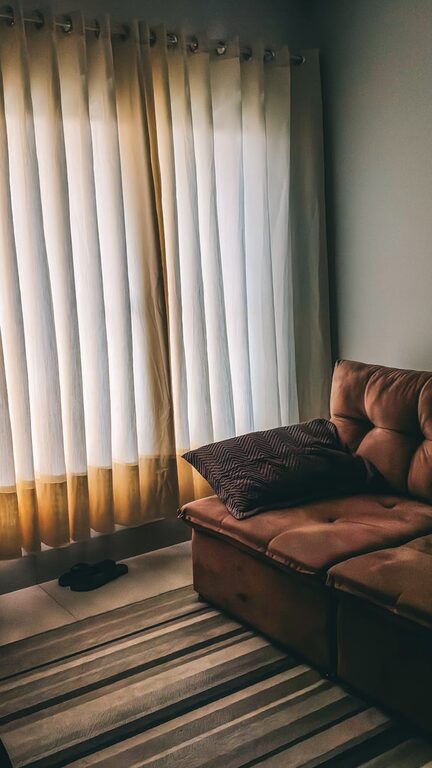 Tips for Creating a Cozy and Inviting Living Room Space